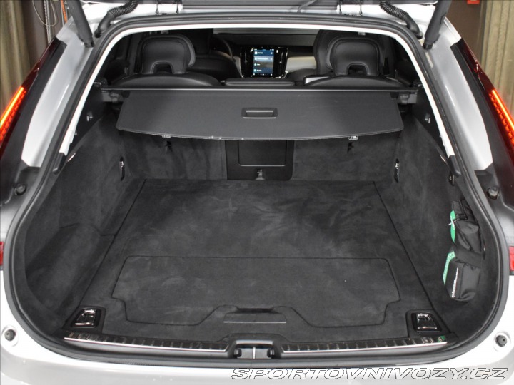 Volvo V90 2,0 T6 AWD PLUS Tažné,BLI 2024