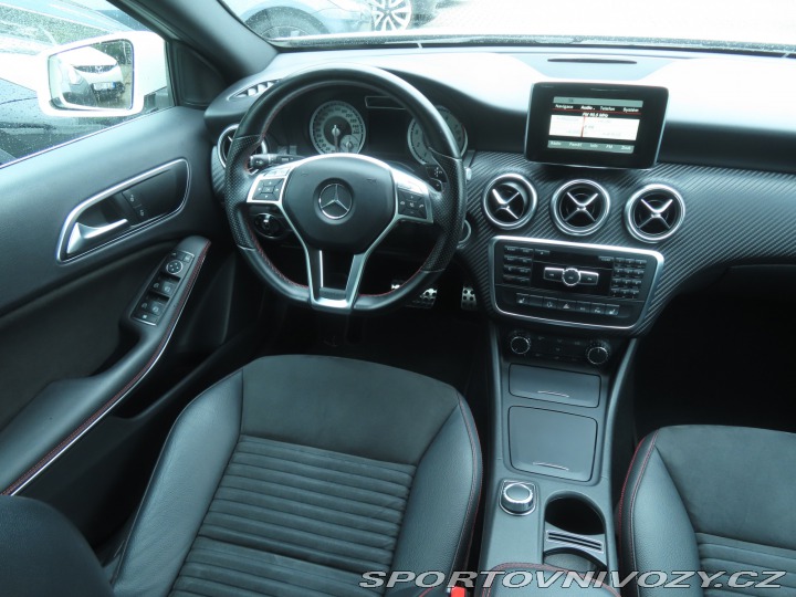 Mercedes-Benz A AMG Line A 180 2015