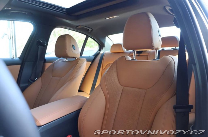 BMW 3 330i M 2024