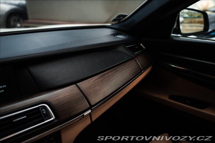 BMW 7 740xD 2011