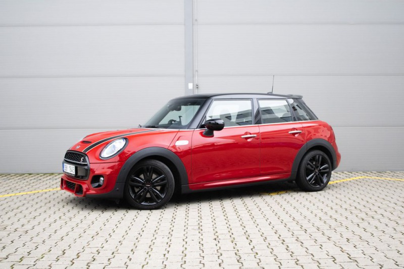 Mini Cooper S Červená kráska