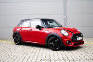 Mini Cooper S Červená kráska 2020