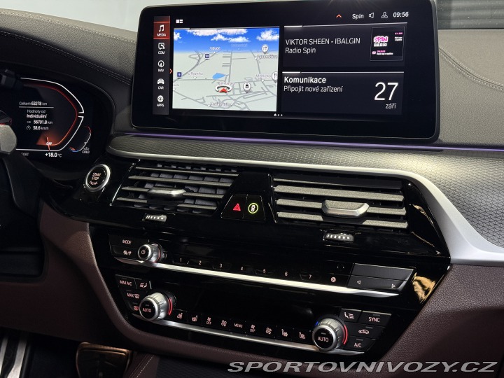 BMW 5 540ix*HUD*360*H&K*Tažné 2021