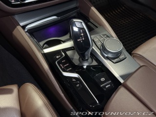 BMW 5 540ix*HUD*360*H&K*Tažné 2021