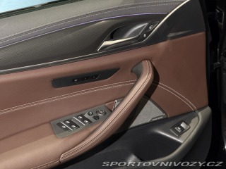 BMW 5 540ix*HUD*360*H&K*Tažné 2021