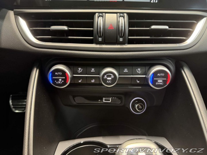 Alfa Romeo Giulia 2.0 Turbo 280k AT8 AWD I 2025