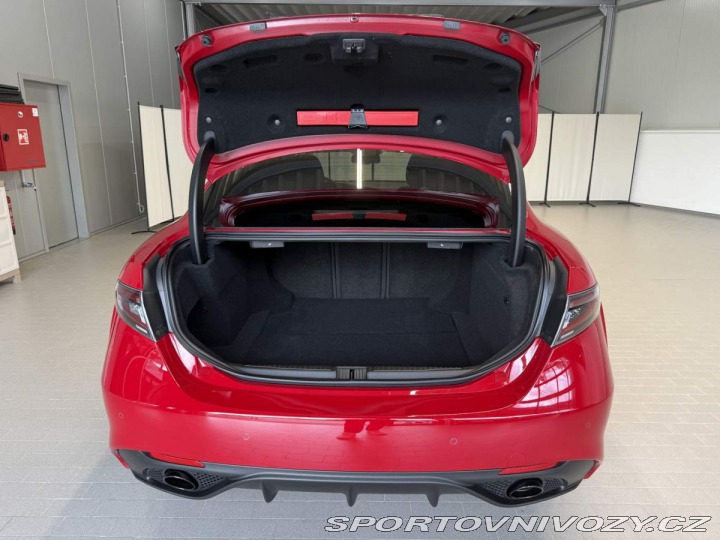 Alfa Romeo Giulia 2.0 Turbo 280k AT8 AWD I 2025
