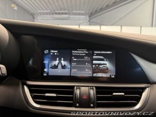 Alfa Romeo Giulia 2.0 Turbo 280k AT8 AWD I 2025