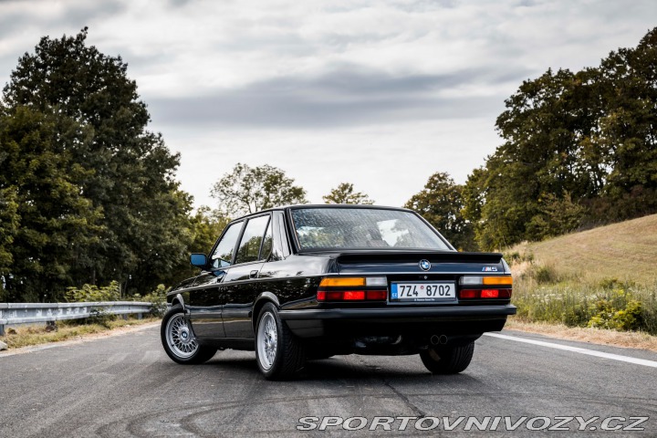 BMW M5 E28 M5 1988