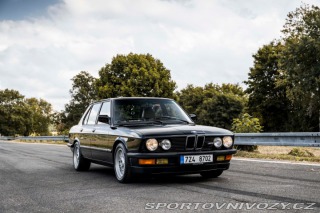 BMW M5 E28 M5 1988