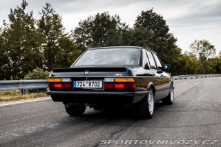 BMW M5 E28 M5 1988