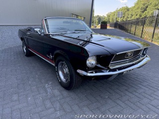   Ford Mustang Convertible