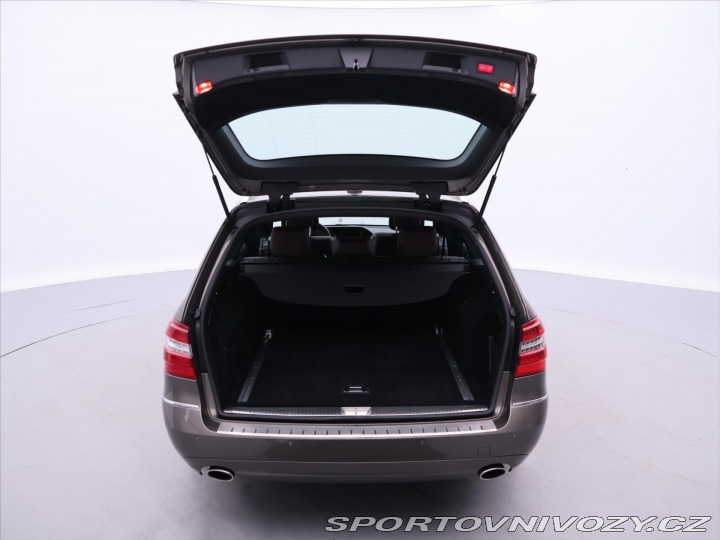 Mercedes-Benz E 3,5 350 4MATIC 200kW Avan 2010