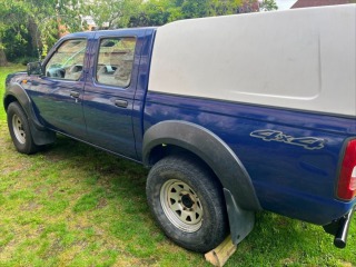 Nissan  Navara 2,5   pick up