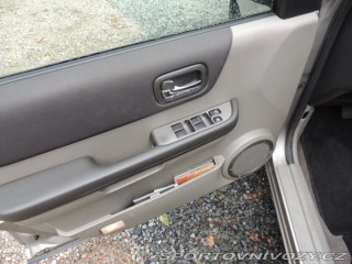 Nissan Ostatní modely X-Trail 2,5   T30 121kw rok 2004 2004