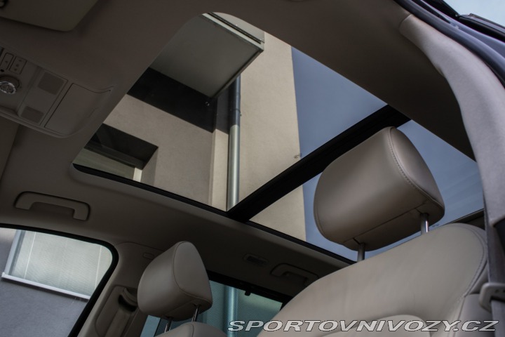 Škoda Superb Combi 2011