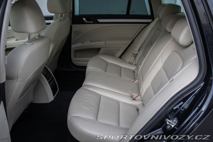 Škoda Superb Combi 2011