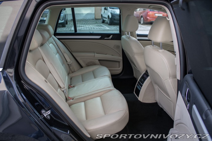 Škoda Superb Combi 2011