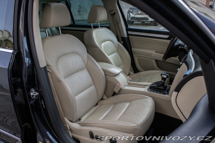 Škoda Superb Combi 2011