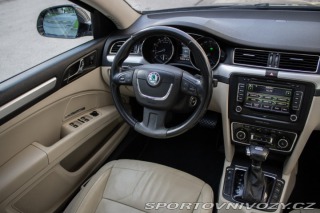Škoda Superb Combi 2011