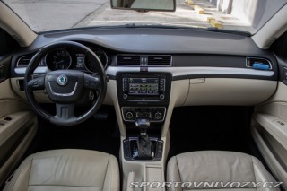 Škoda Superb Combi 2011