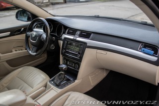 Škoda Superb Combi 2011