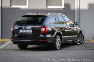 Škoda Superb Combi 2011