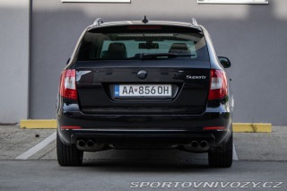 Škoda Superb Combi 2011