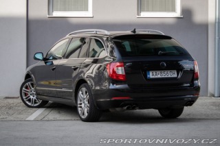 Škoda Superb Combi 2011