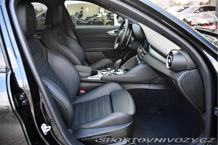 Alfa Romeo Giulia 2.0TURBO 16V 206kW AT8-Q4 2024
