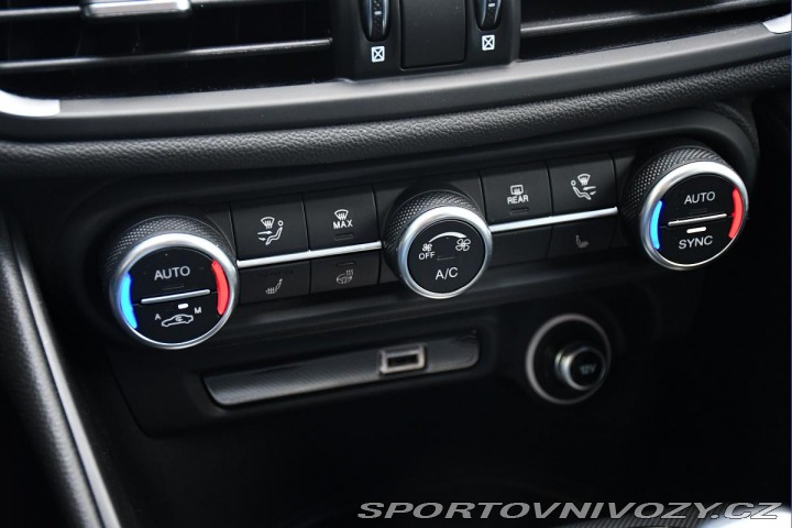 Alfa Romeo Giulia 2.0TURBO 16V 206kW AT8-Q4 2024
