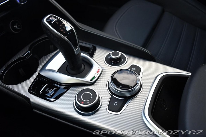 Alfa Romeo Giulia 2.0TURBO 16V 206kW AT8-Q4 2024