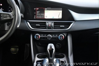 Alfa Romeo Giulia 2.0TURBO 16V 206kW AT8-Q4 2024