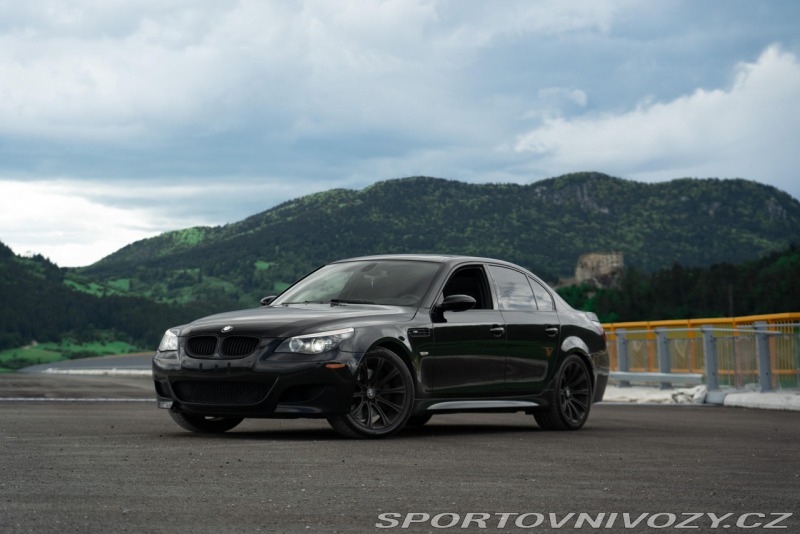 BMW M5 E60 M5 v10 manuál