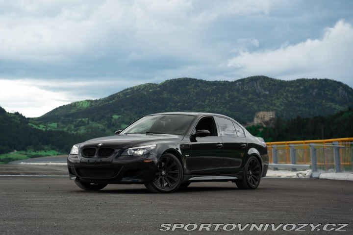 BMW M5 E60 M5 v10 manuál 2008