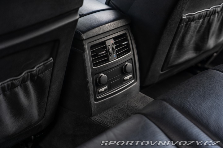 BMW M5 E60 M5 v10 manuál 2008
