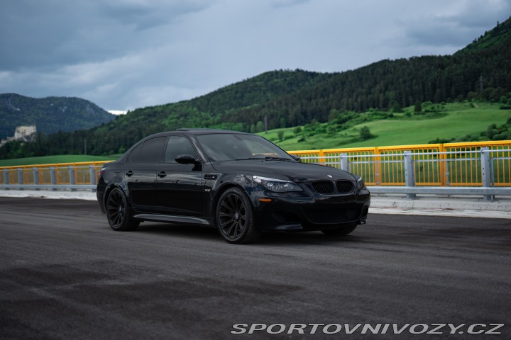 BMW M5 E60 M5 v10 manuál 2008