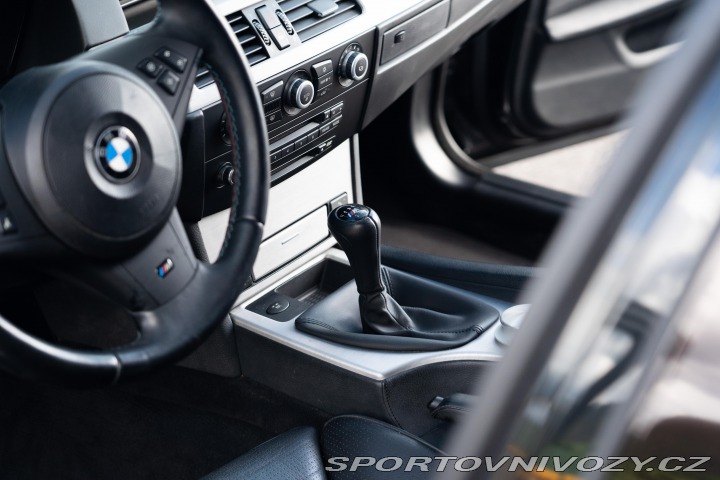 BMW M5 E60 M5 v10 manuál 2008
