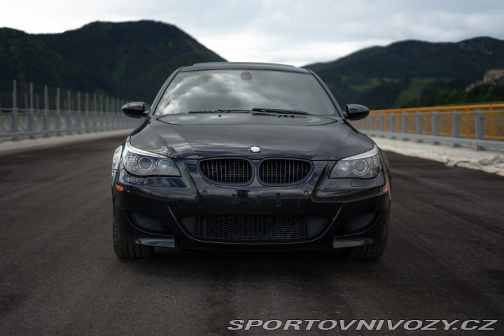 BMW M5 E60 M5 v10 manuál 2008