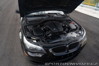 BMW M5 E60 M5 v10 manuál 2008