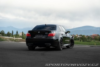 BMW M5 E60 M5 v10 manuál 2008