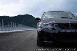 BMW M5 E60 M5 v10 manuál 2008