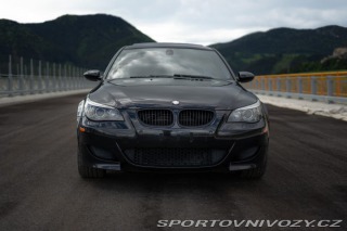 BMW M5 E60 M5 v10 manuál 2008