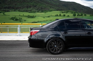 BMW M5 E60 M5 v10 manuál 2008