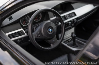 BMW M5 E60 M5 v10 manuál 2008
