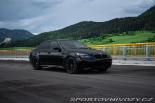 BMW M5 E60 M5 v10 manuál 2008
