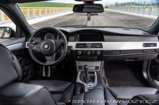 BMW M5 E60 M5 v10 manuál 2008