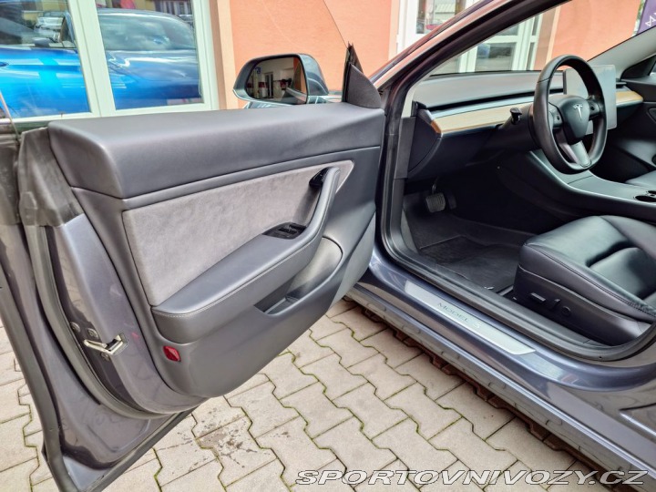 Tesla Model 3 L. Range D. Motor 366 kW 2020