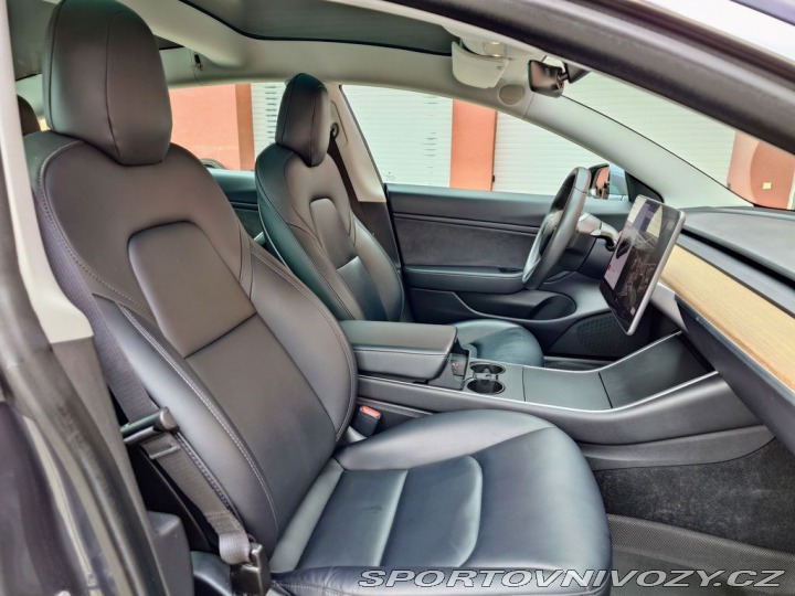 Tesla Model 3 L. Range D. Motor 366 kW 2020
