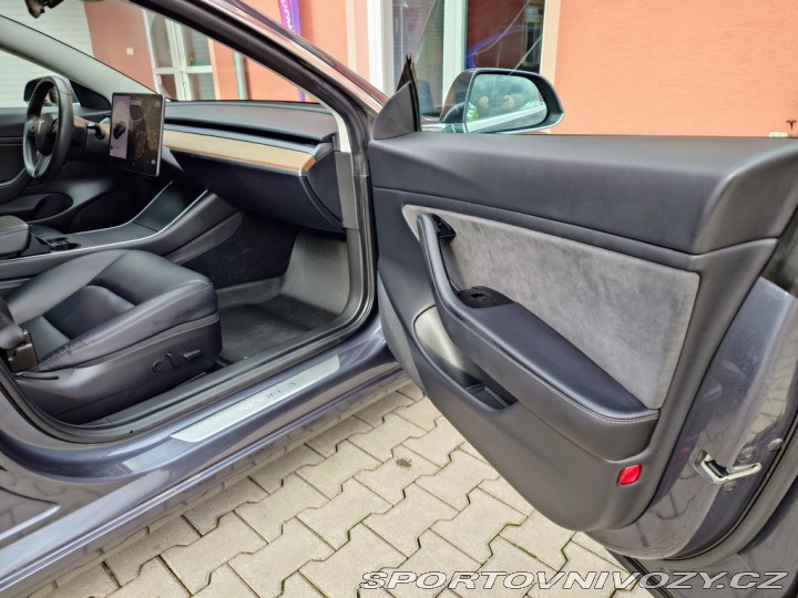 Tesla Model 3 L. Range D. Motor 366 kW 2020